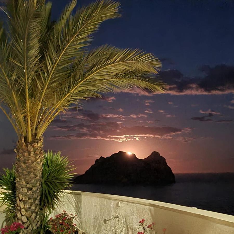 Los Geraneos Aguilas Luaran gambar